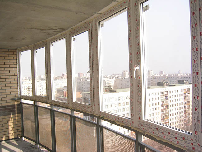 Недорогое остекление общего балкона Рошаль